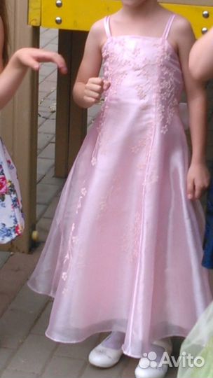 Нарядные бальные платья