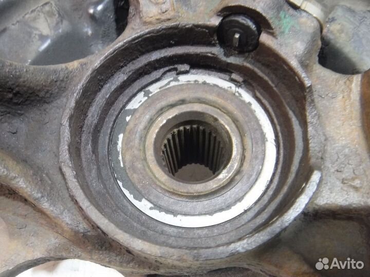 Кулак передний правый Toyota Avensis I