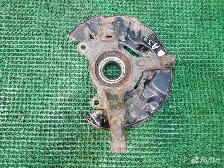 Кулак поворотный передний левый Nissan Maxima A33