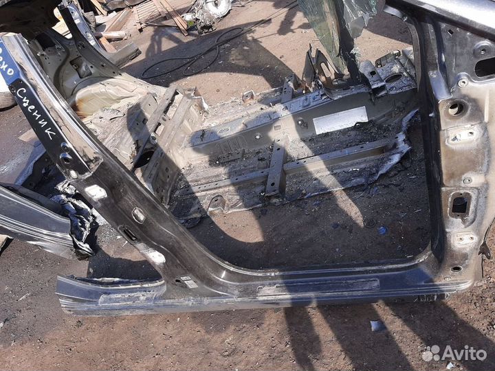 Правый порог и средняя стойка сценик 2