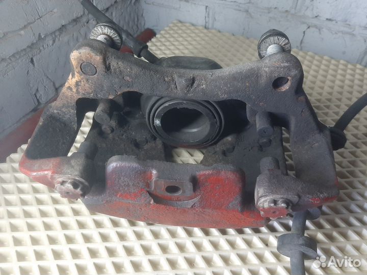 Audi Q5 Передний тормозной суппорт