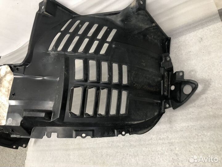 Подкрылок передний правый Lexus LX 570 2015-2020