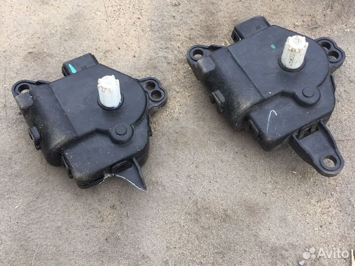 Моторчик заслонки печки Kia Ceed 2 JD