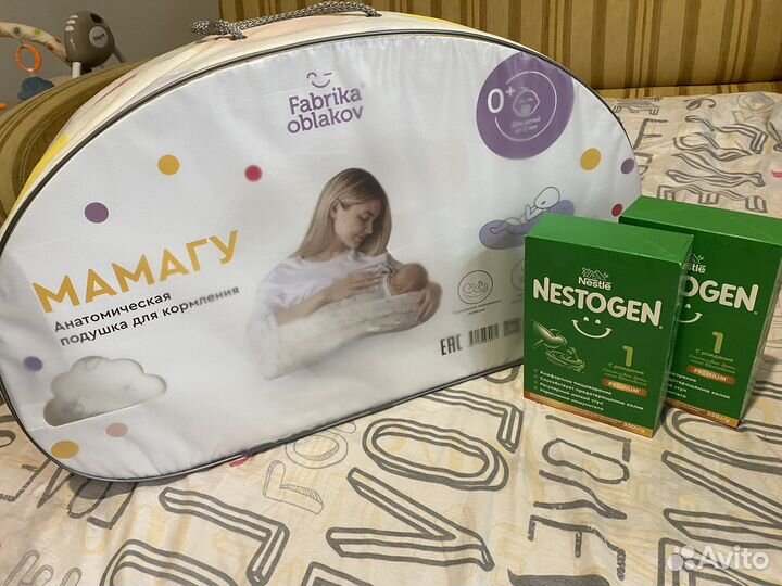 Анатомическая подушка для кормления