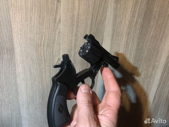 Пистолет игрушечный с пистонами. Новый в коробке