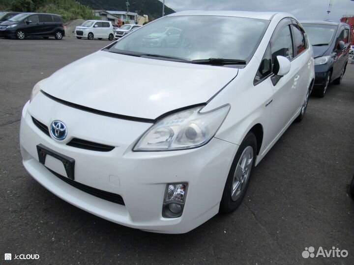 Стекло двери на toyota prius ZVW30 2zrfxe