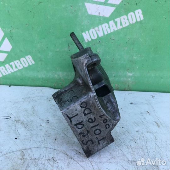 Кронштейн двигателя правый Сеат Толедо 2