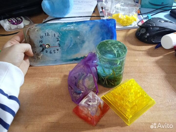 Ненужные подделки из эпоксидной смолы