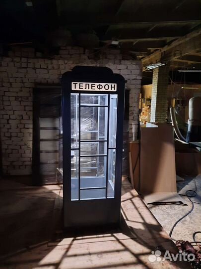 Телефонная будка СССР с надписью 