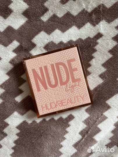 Набор косметики пакетом декоративная и уход