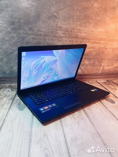 Ноутбук Lenovo 17 дюймов Core i7 GeForce