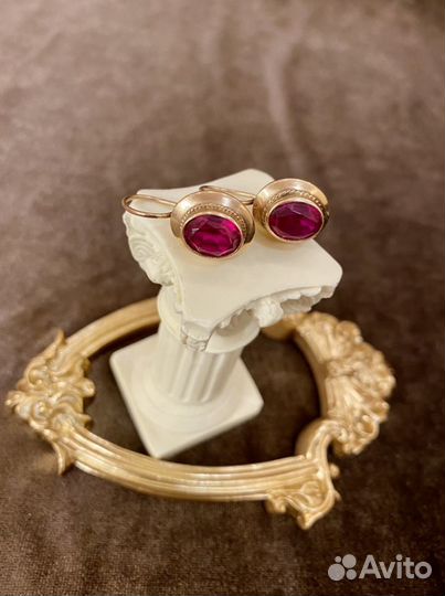 Серьги золотые.583 проба со звездой.Корунд