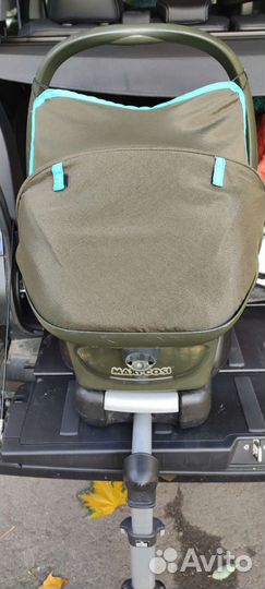 Детское автокресло с базой Maxi Cosi Easy Base