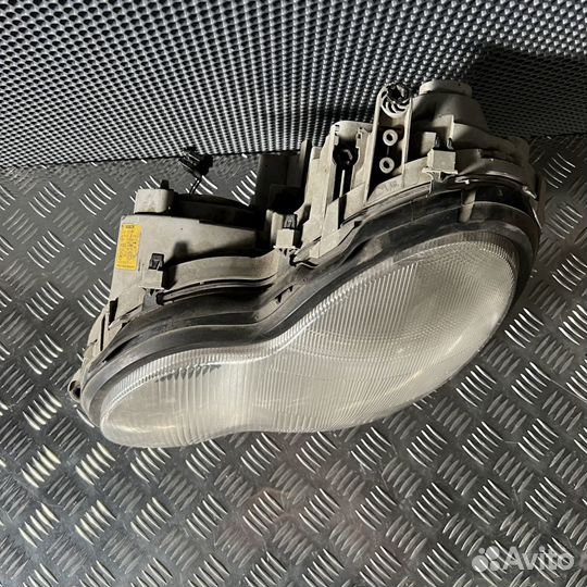 Фара Mercedes-Benz C-класс