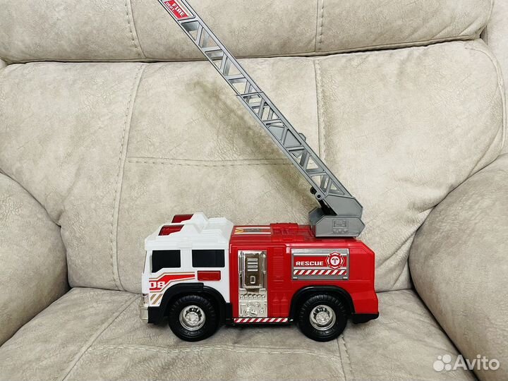 Dikie toys пожарная и машину с залповой установкой