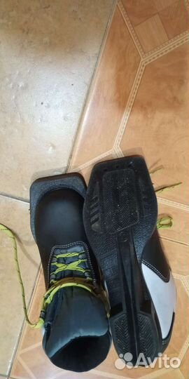 Лыжные ботинки