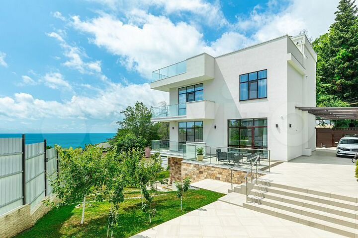 Коттедж 360 м² на участке 14 сот.