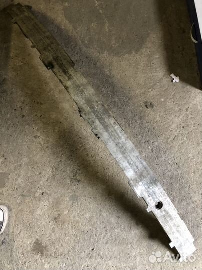 Усилитель переднего бампера для BMW 7 F01, F02, F0