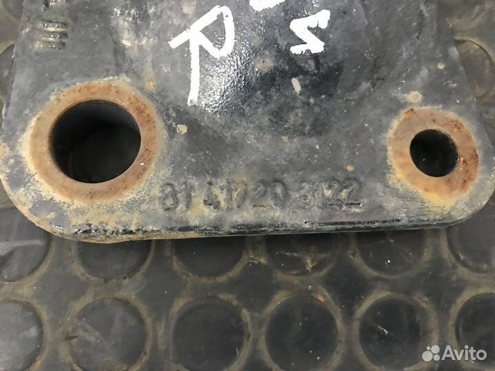 Кронштейн цилиндра подъема кабины