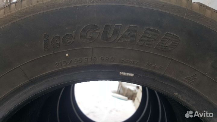 Yokohama Ice Guard F700Z 215/65 R16