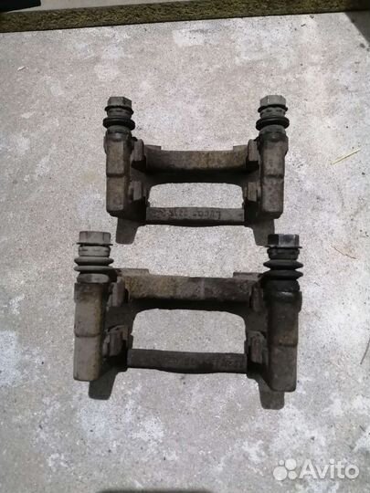 Скоба заднего суппорта опель астра h