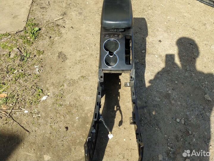 Подлокотник SsangYong actyon 2011 года