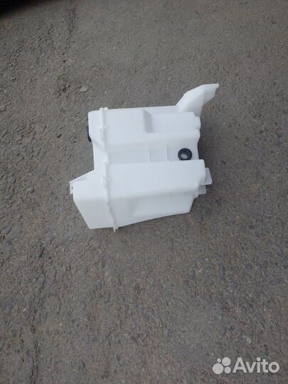 Бачок омывателя передний Nissan Tiida C11