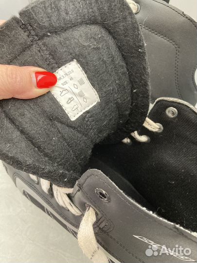 Коньки хоккейные