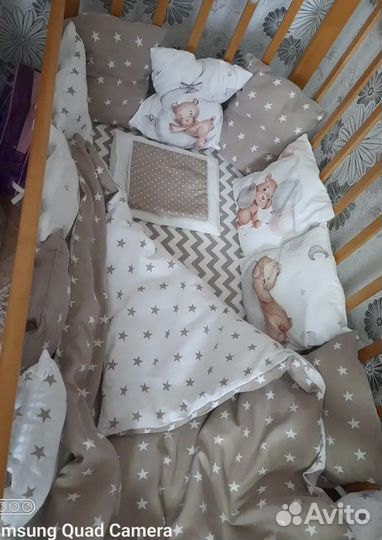 Бортики и постельное белье в кроватку