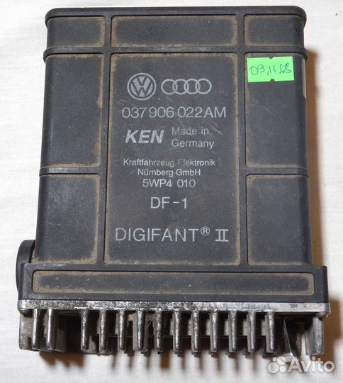 Эбу VW Passat B3 Golf 1.8л бензин 037906022