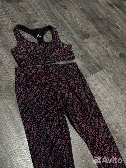 Спортивный комлект топ + леггинсы