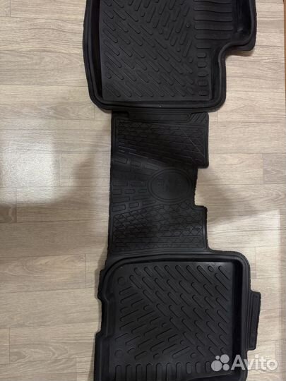 Автомобильные коврики largus