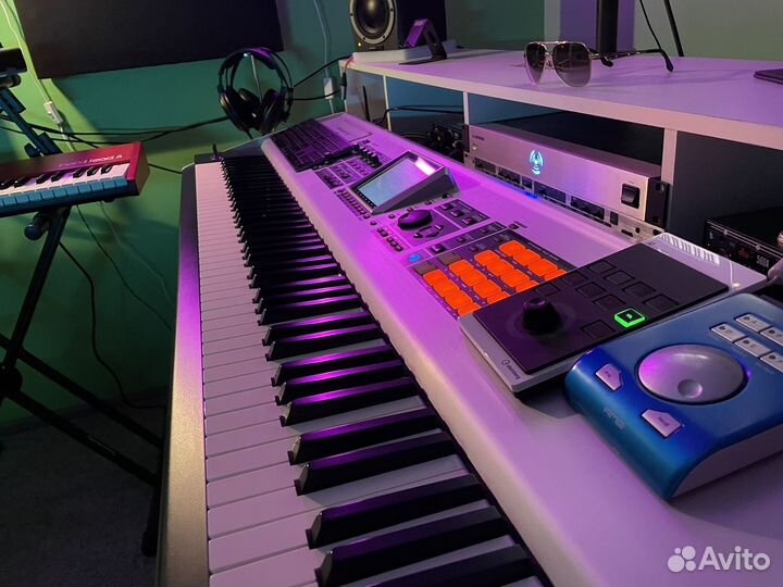 Синтезатор Roland phantom x8