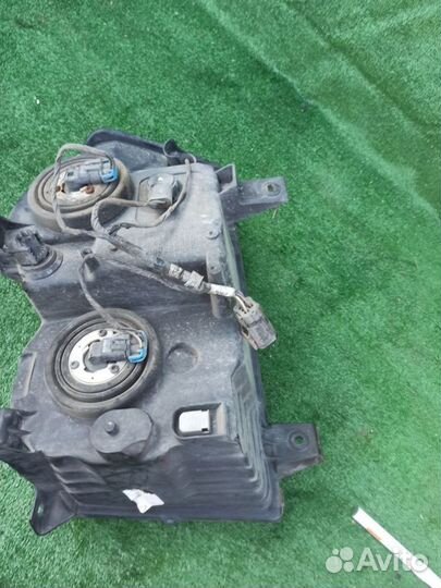 Фара Jeep grand cherokee