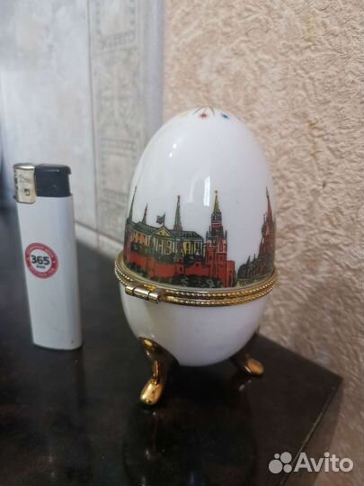 Шкатулка сувенирная фарфоровая в виде яйца