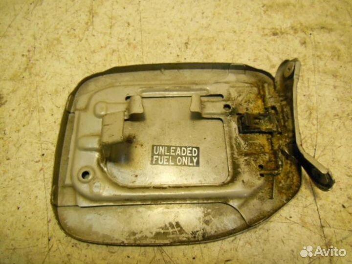 Лючок бензобака Toyota Avensis