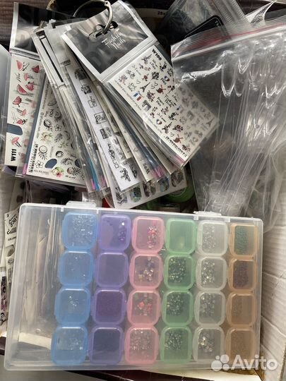 Уф лампа, слайдеры, стразы, блестки и тд