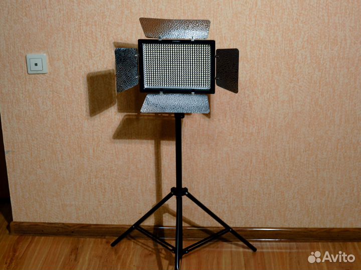 Видеосвет Yongnuo YN600L + NP-F970