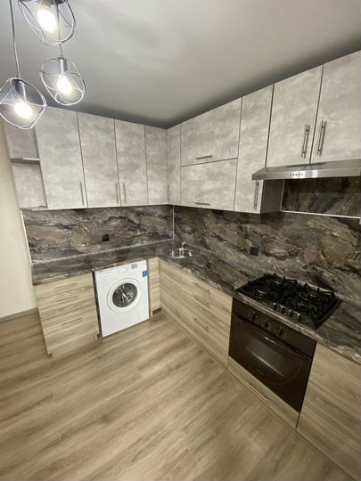 2-к. квартира, 60 м², 1/10 эт.