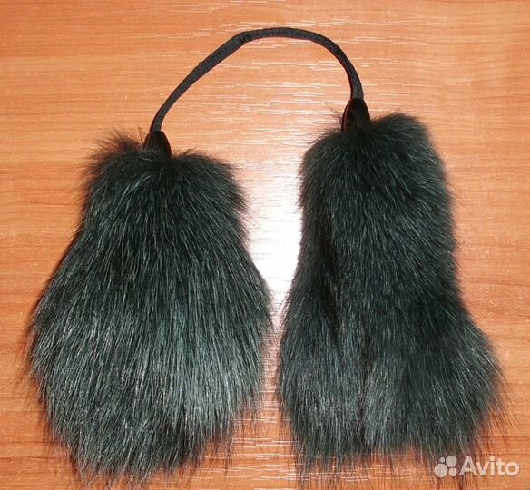 Бубоны меховые песец серо-зеленого цвета