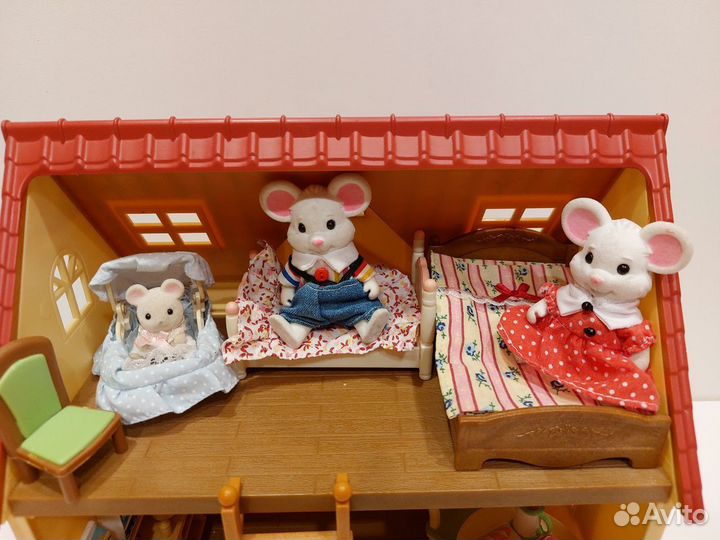 Sylvanian families домик с мебелью и зверушками