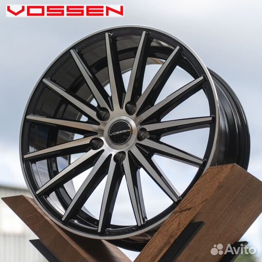 Комплект новых литых дисков ''17 5x114.3 Vossen во