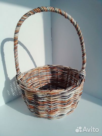 Корзина плетеная из бумажной лозы