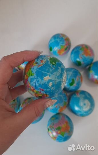 Мячик глобус
