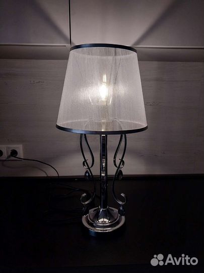 Лампа настольная