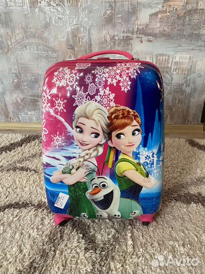 Детский чемодан на колесиках