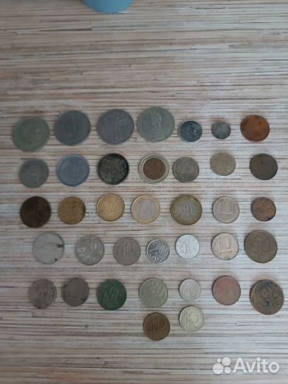 Купюры монеты часы