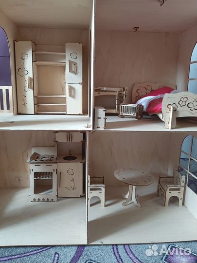 Деревянный кукольный домик с мебелью