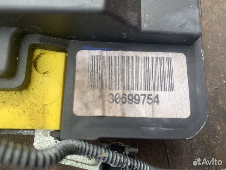 Volvo xc90 замок задней двери