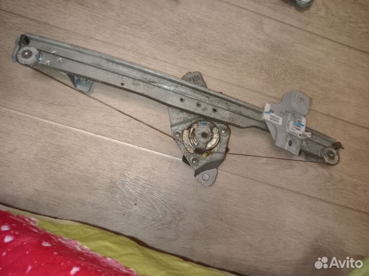 Электростеклоподьемник на Ларгус